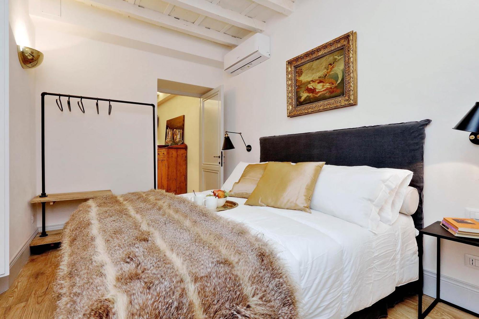 Luxury Charme Between Pantheon And Spanish Steps Apartment Rom